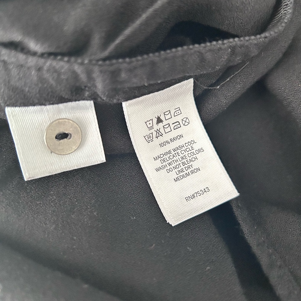 Black Side button Closure - Picture 3 of 4